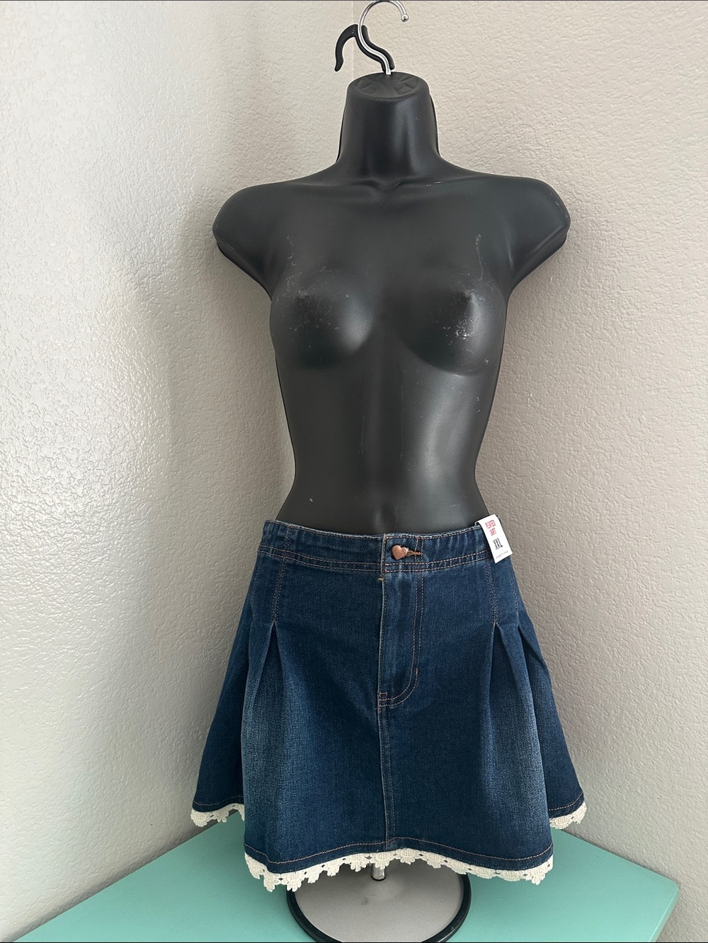 Celebrity Pink Dark Blue Wash Pleated Denim Lace Hem mini skirt XXL-new with tag